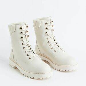 NWT Size 7 H&M Cream Chunky Boots
